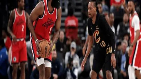 朱辰杰“吊射”失误，中国男足东亚杯0-3不敌韩国